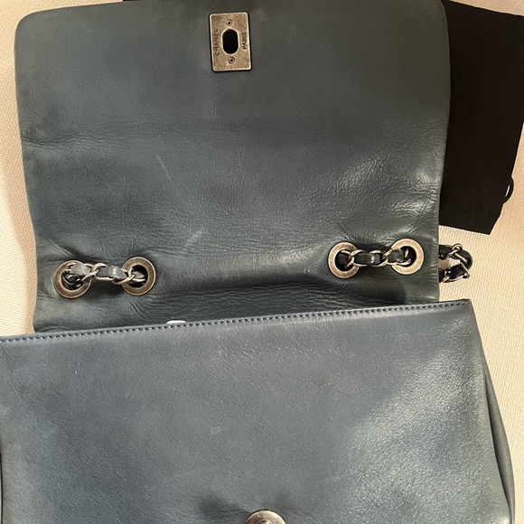 Chanel Black and blue Quilted Shoulder Bag - Picture 8 of 16